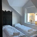 Spacious Private House - Big Garden & Free Parking 펜션 *