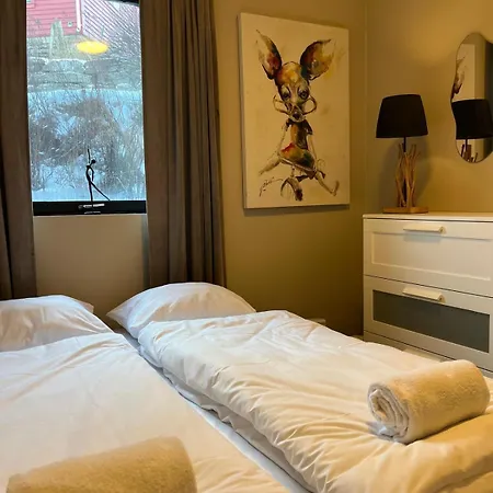 Spacious Private House - Big Garden & Free Parking *