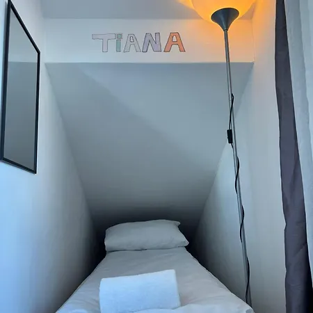 Prime Location - Cozy And Big House Semesterbostad