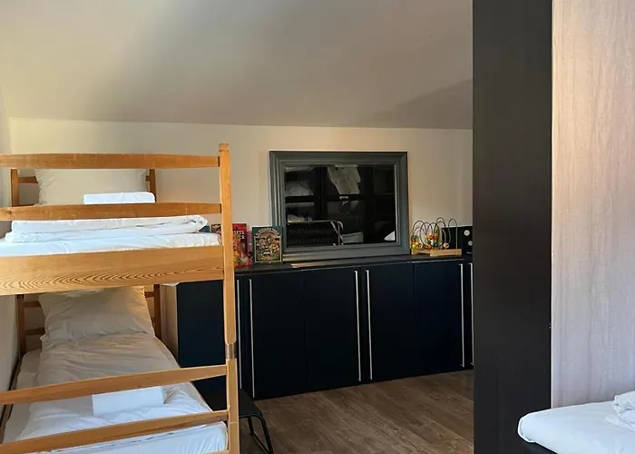 Prime Location - Cozy And Big House Semesterbostad